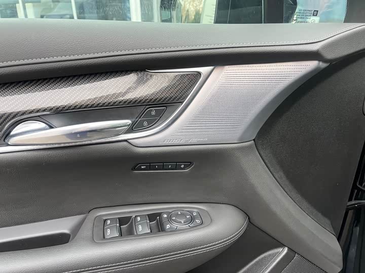 Cadillac XT6 2025 2025款 2.0T 六座四驱尊贵行政黑标版