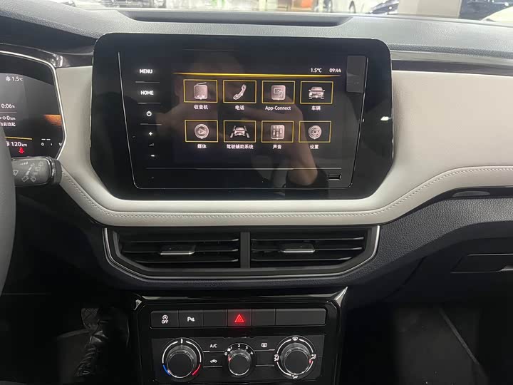 Volkswagen Tharu 2025 2025款 新锐 1.5L 锐意版