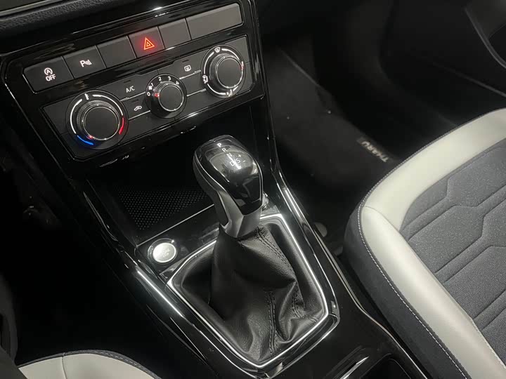 Volkswagen Tharu 2025 2025款 新锐 1.5L 锐意版