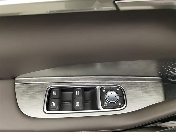 Maxus G70 2024 2024款 2.0T 自动奢享版 7座