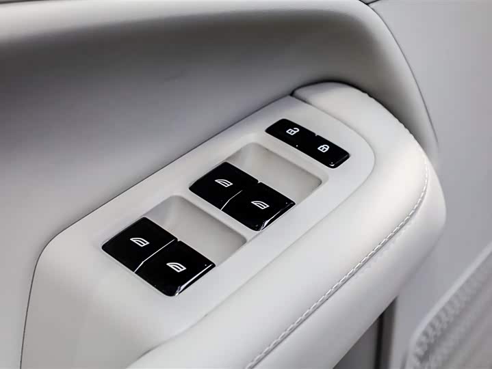 Volvo EM90 2025 2025款 Ultra 六座