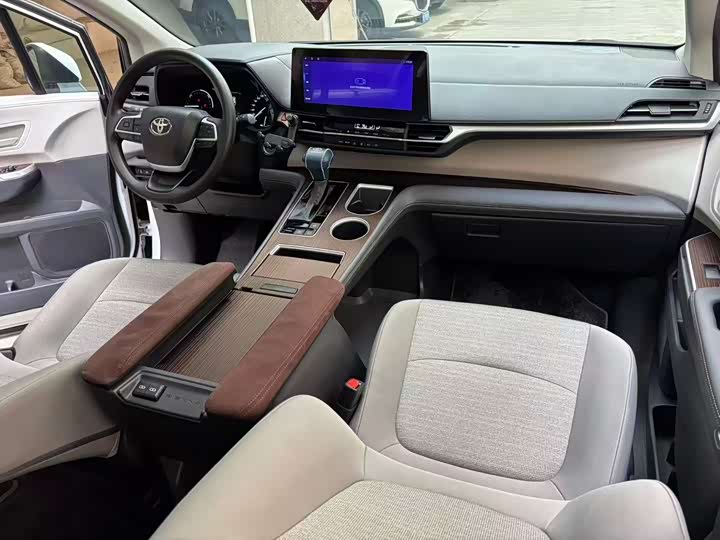 Toyota Sienna 2024 2024款 2.5L混动 舒适版