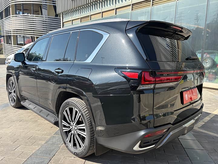 2025 Lexus LX