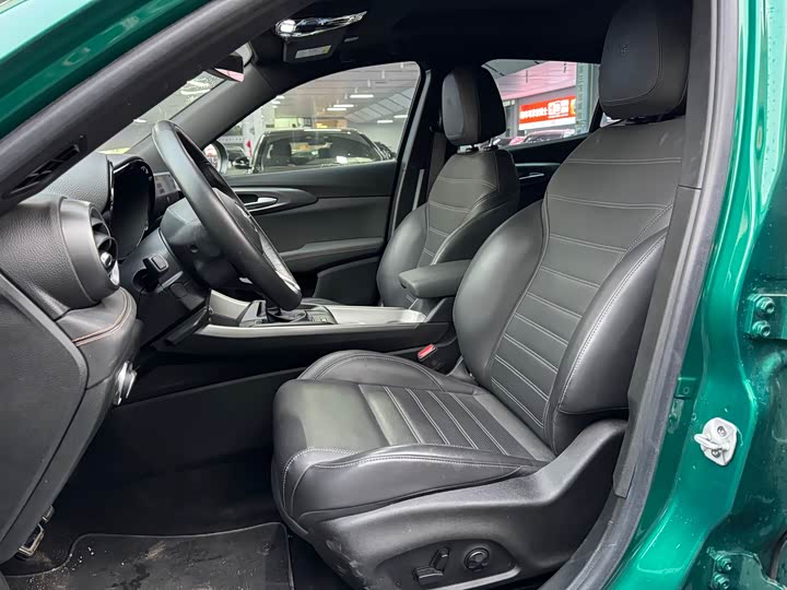 Alfa Romeo Tonale 2023 2023款 2.0T 268HP AWD Veloce赛道版