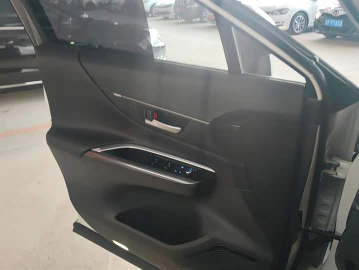 Toyota Venza 2023 2023款 2.0L CVT两驱尊贵版