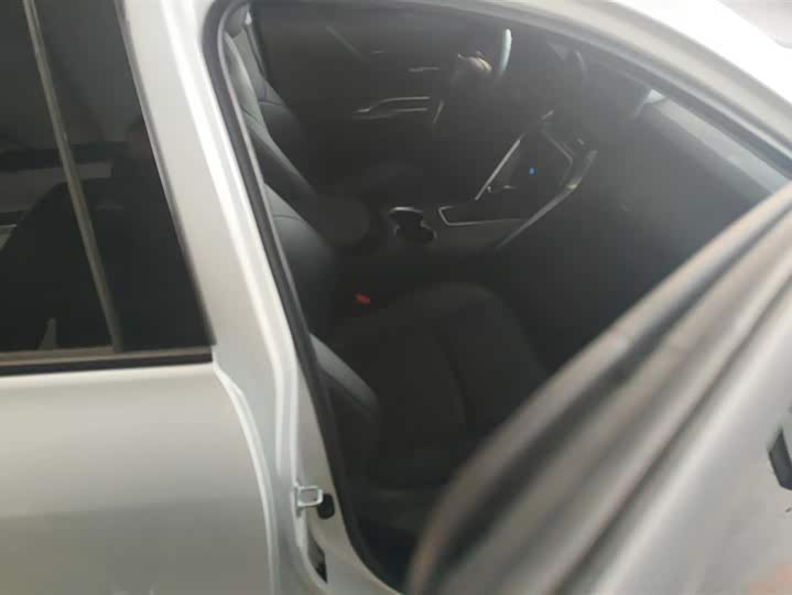 Toyota Venza 2023 2023款 2.0L CVT两驱尊贵版