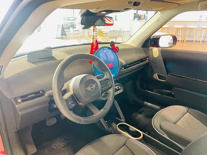 Mini Cooper 2024 2024款 452km COOPER SE 艺术家