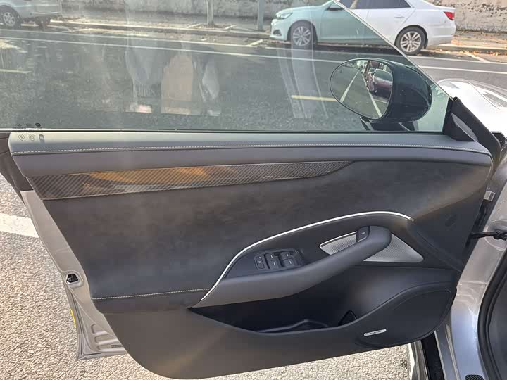 2025 Xiaomi SU7 Ultra