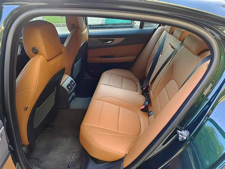 Jaguar XE L 2024 2024款 2.0T 250PS R-DYNAMIC S进取运动版