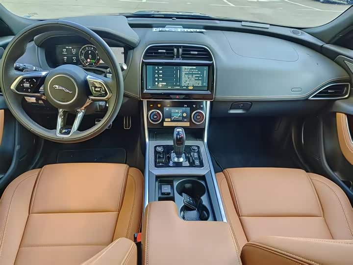 Jaguar XE L 2024 2024款 2.0T 250PS R-DYNAMIC S进取运动版