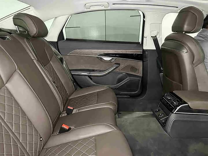 Audi A8 2025 2025款 A8L 50 TFSI quattro 臻选型