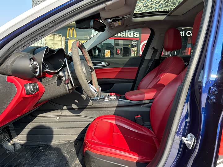 Alfa Romeo Giulia 2021 2021款 2.0T 280HP 豪华版