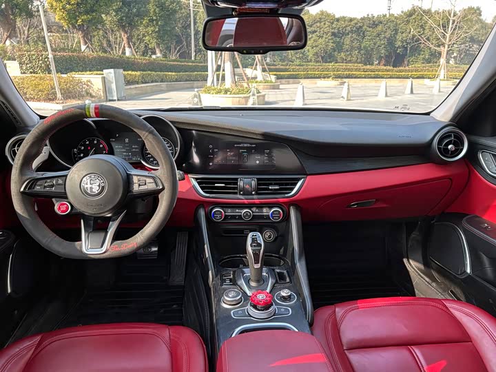 Alfa Romeo Giulia 2021 2021款 2.0T 280HP 豪华版