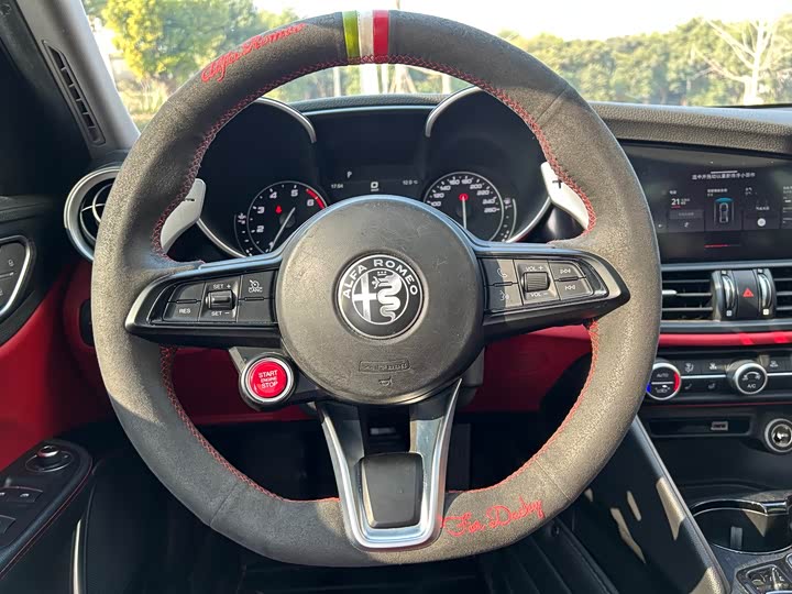 Alfa Romeo Giulia 2021 2021款 2.0T 280HP 豪华版