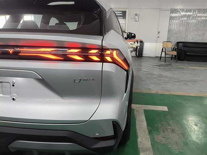 Geely Galaxy L7 2025 2025款 EM-i 115km 远航版