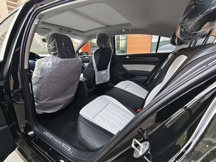 Volkswagen Magotan 2026 2026款 3000万辆甄选款 380TSI DSG豪华型