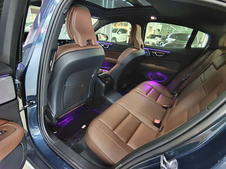 Volvo S60 Hybrid 2021 2021款 T8 E驱混动 四驱智逸豪华版