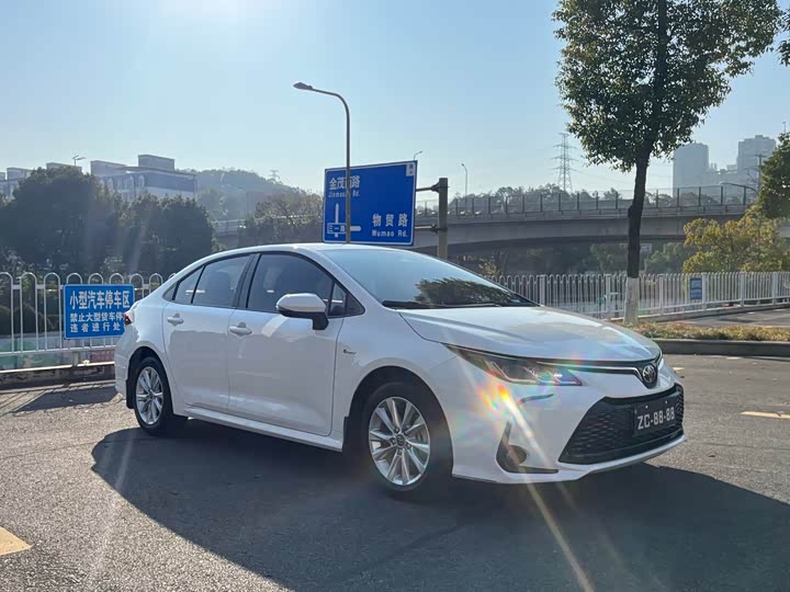 Toyota Corolla 2024 2024款 1.8L 智能电混双擎 精英版