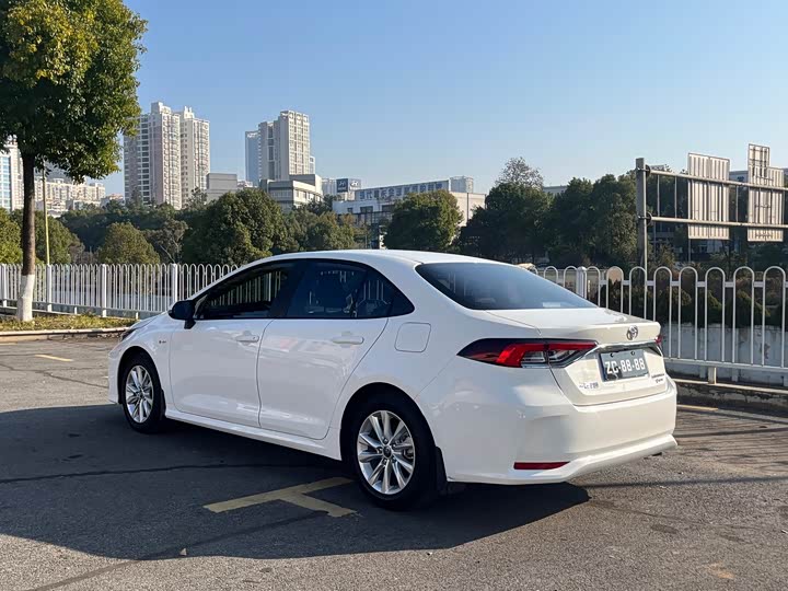 Toyota Corolla 2024 2024款 1.8L 智能电混双擎 精英版