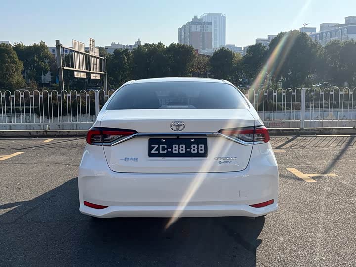 Toyota Corolla 2024 2024款 1.8L 智能电混双擎 精英版