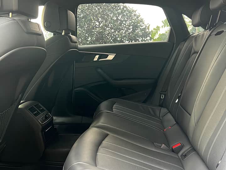 Audi A4L 2024 2024款 40 TFSI 豪华动感型