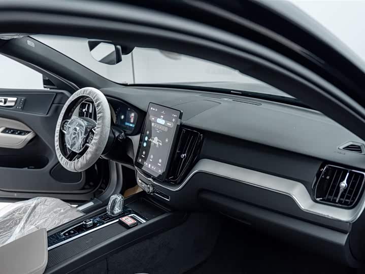 Volvo XC60 2026 2026款 B5 四驱智逸豪华版