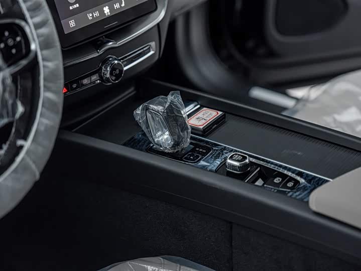 Volvo XC60 2026 2026款 B5 四驱智逸豪华版