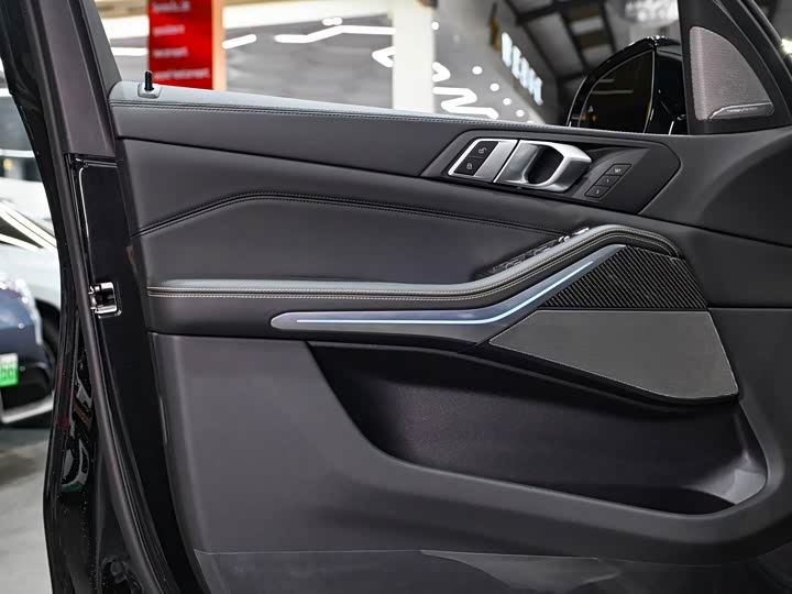 BMW X5 2024 2024款 xDrive 40Li 尊享型黑焰限量版