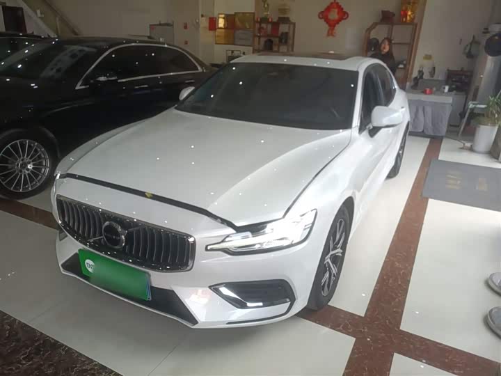 Volvo S60 2024 2024款 B4 智逸豪华版