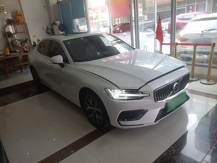 Volvo S60 2024 2024款 B4 智逸豪华版