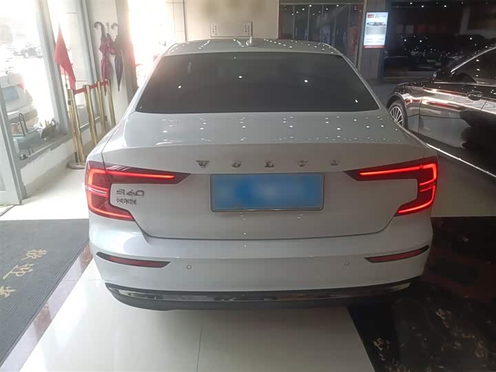 Volvo S60 2024 2024款 B4 智逸豪华版