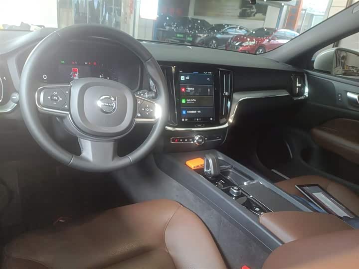 Volvo S60 2024 2024款 B4 智逸豪华版