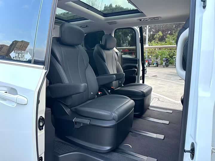 Maxus G10 2025 2025款 MAX 2.0T 自动旗舰版 汽油 7座