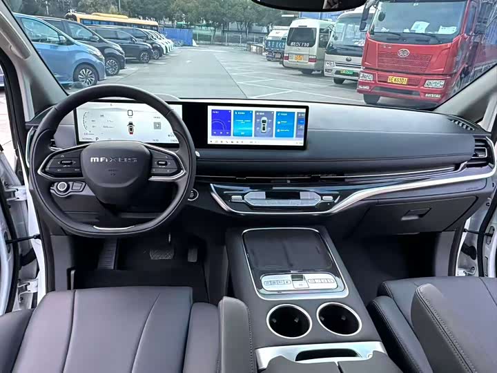 Maxus G10 2025 2025款 MAX 2.0T 自动旗舰版 汽油 7座