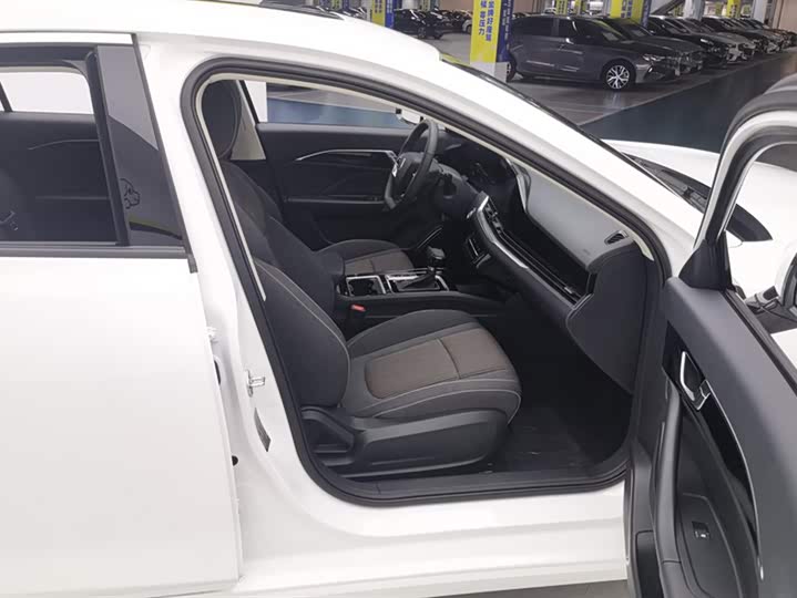 Bestune B70 2025 2025款 龙耀版 1.5T 质享型