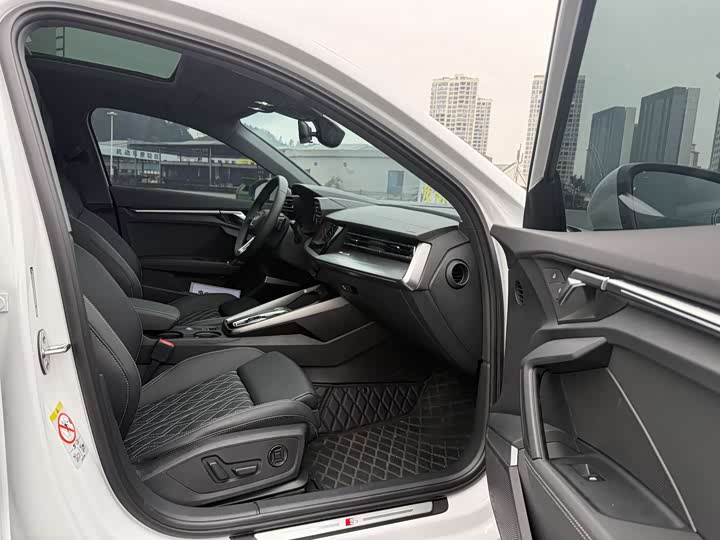 Audi A3 2025 2025款 A3L Limousine 35TFSI 飞驰悦享型