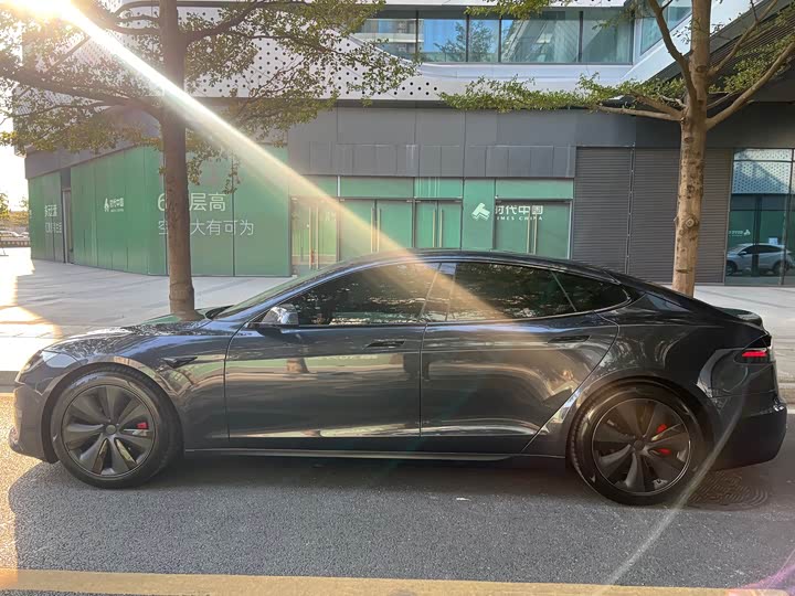 Tesla Model S 2023 2023款 三电机全轮驱动 Plaid版