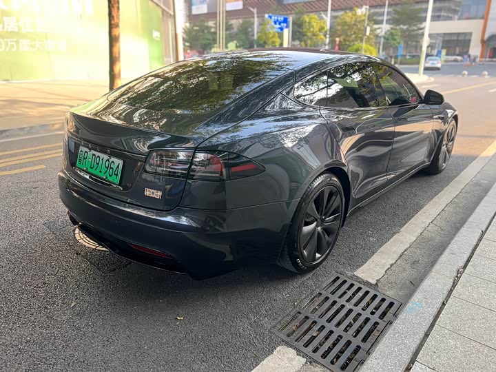 Tesla Model S 2023 2023款 三电机全轮驱动 Plaid版