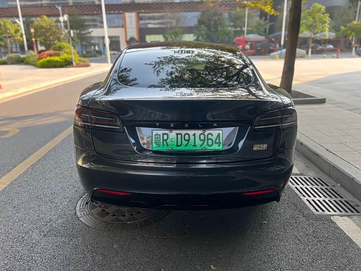 Tesla Model S 2023 2023款 三电机全轮驱动 Plaid版