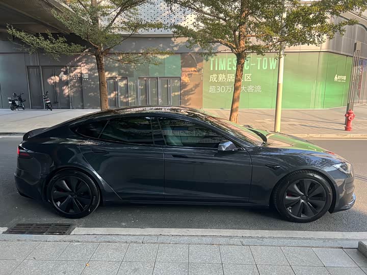 Tesla Model S 2023 2023款 三电机全轮驱动 Plaid版