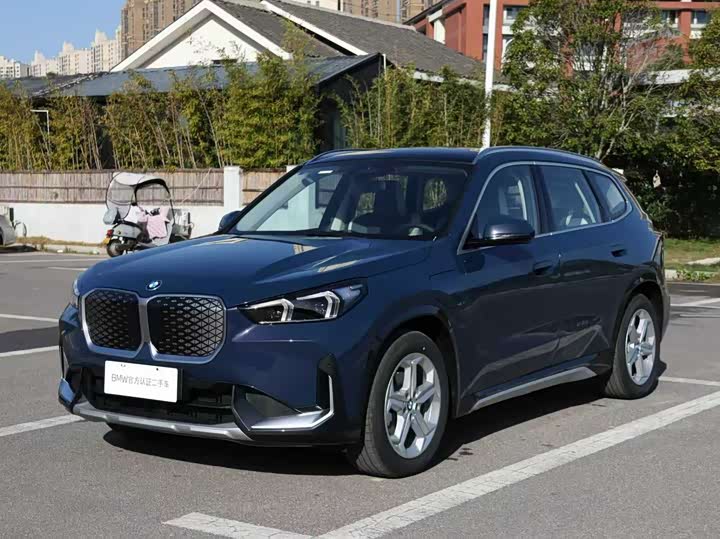 2025 BMW iX1