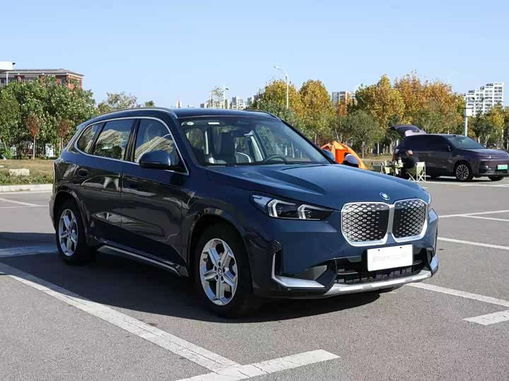 2025 BMW iX1