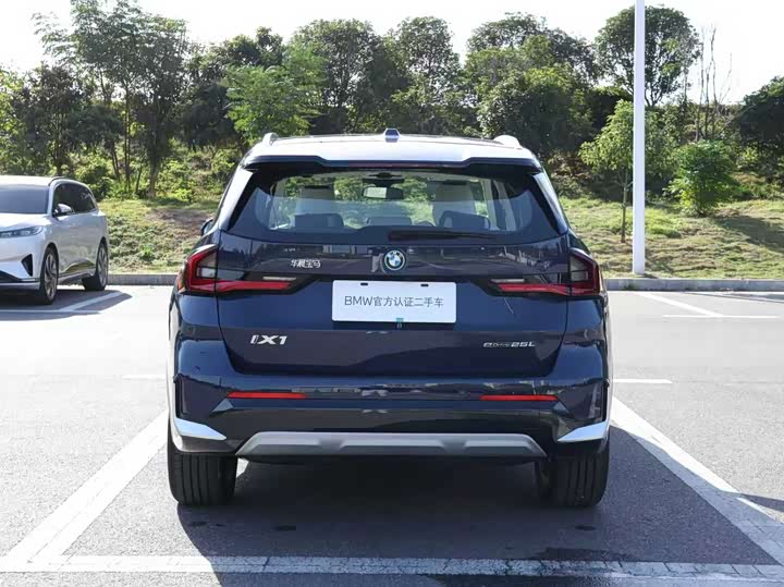 2025 BMW iX1