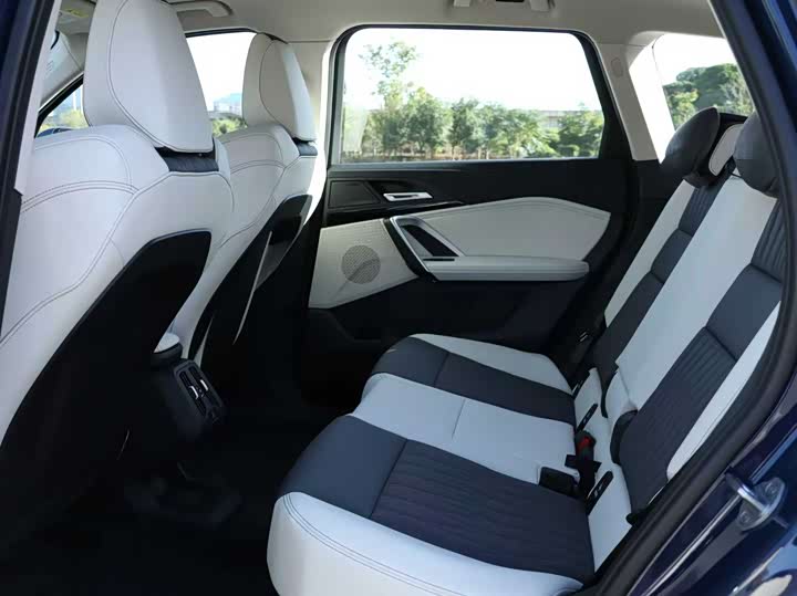 BMW iX1 2025 2025款 eDrive25L X设计套装