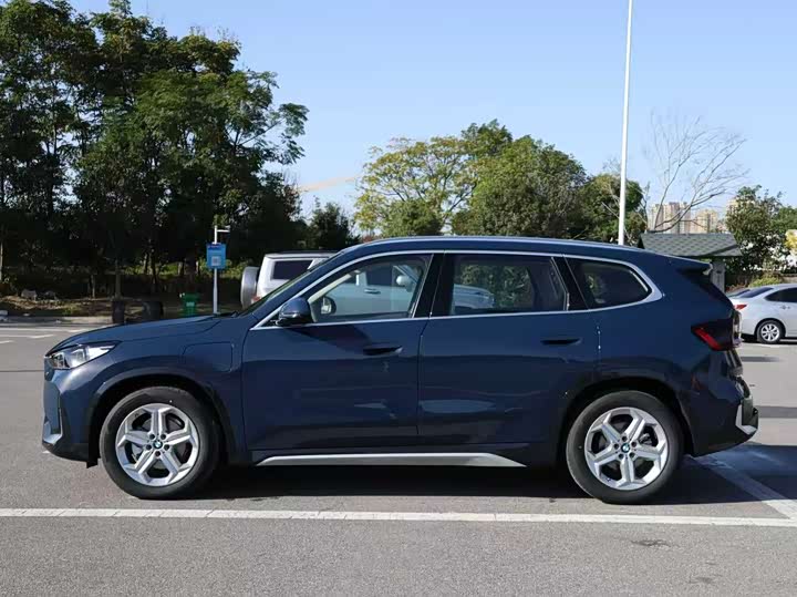 BMW iX1 2025 2025款 eDrive25L X设计套装