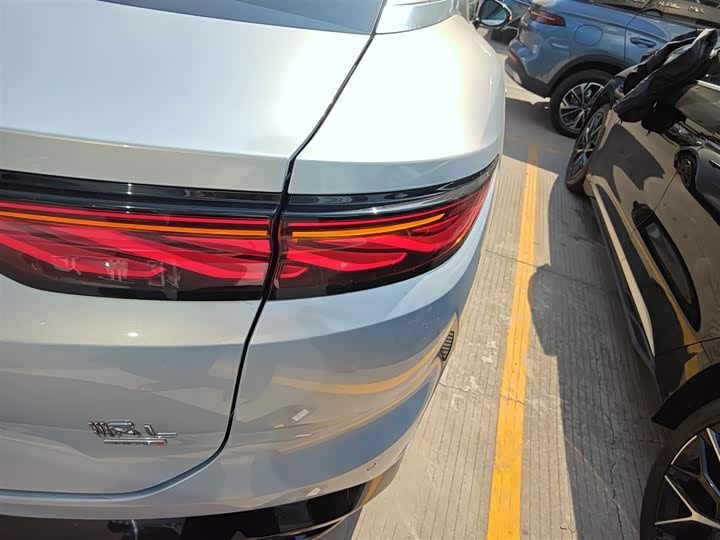 BYD Han L 2025 2025款 DM-i 200KM激光雷达尊享型