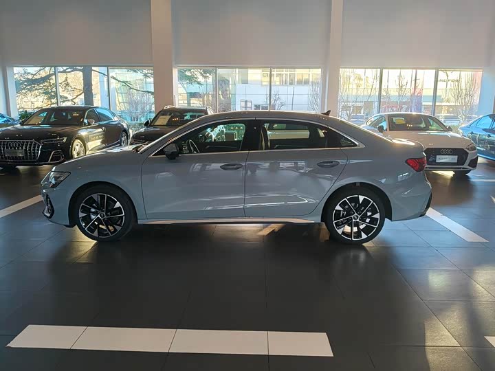 Audi A3 2025 2025款 A3L Limousine 35TFSI 飞驰尊享型