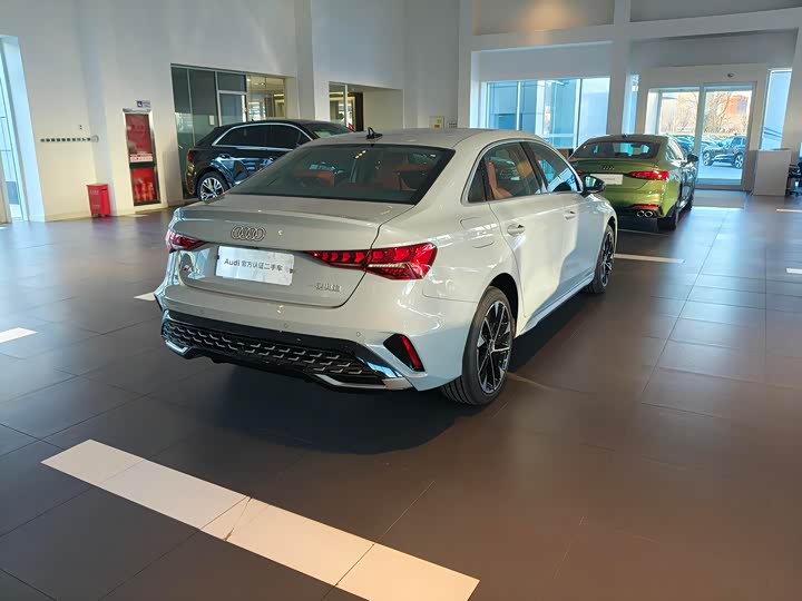 Audi A3 2025 2025款 A3L Limousine 35TFSI 飞驰尊享型