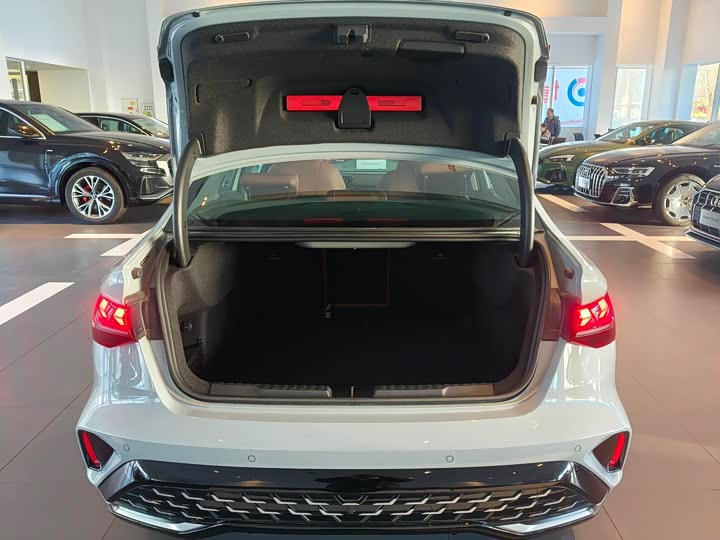 Audi A3 2025 2025款 A3L Limousine 35TFSI 飞驰尊享型