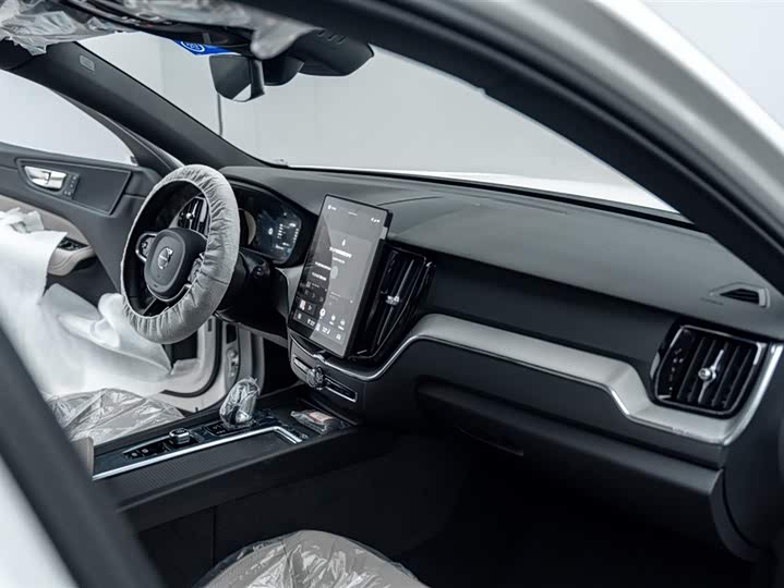 Volvo XC60 2026 2026款 B5 四驱智逸豪华版